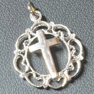 Vintage Silver Cross Pendant Charm. Bracelet or necklace.